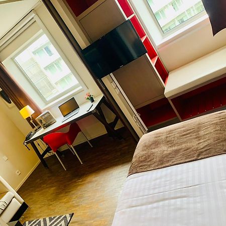 Standing Hotel Suites By Actisource Roissy-en-France Exteriör bild