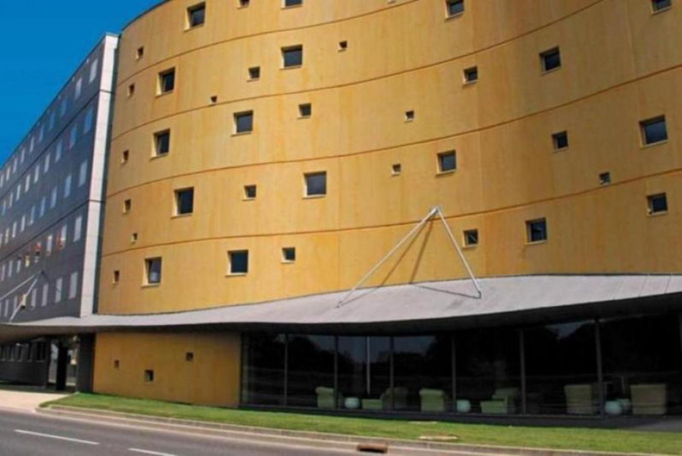 Standing Hotel Suites By Actisource Roissy-en-France Exteriör bild