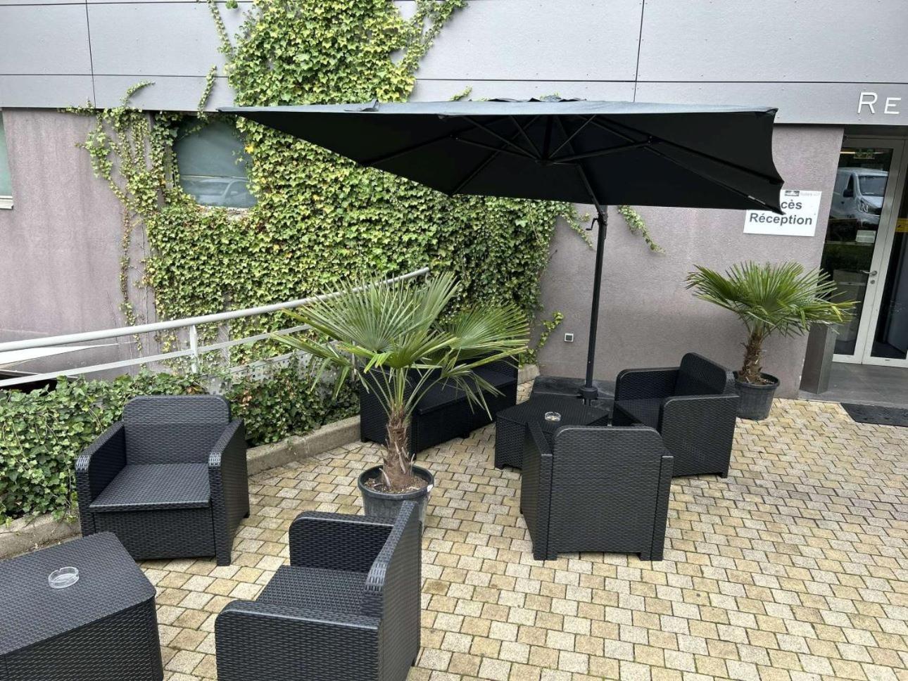 Standing Hotel Suites By Actisource Roissy-en-France Exteriör bild