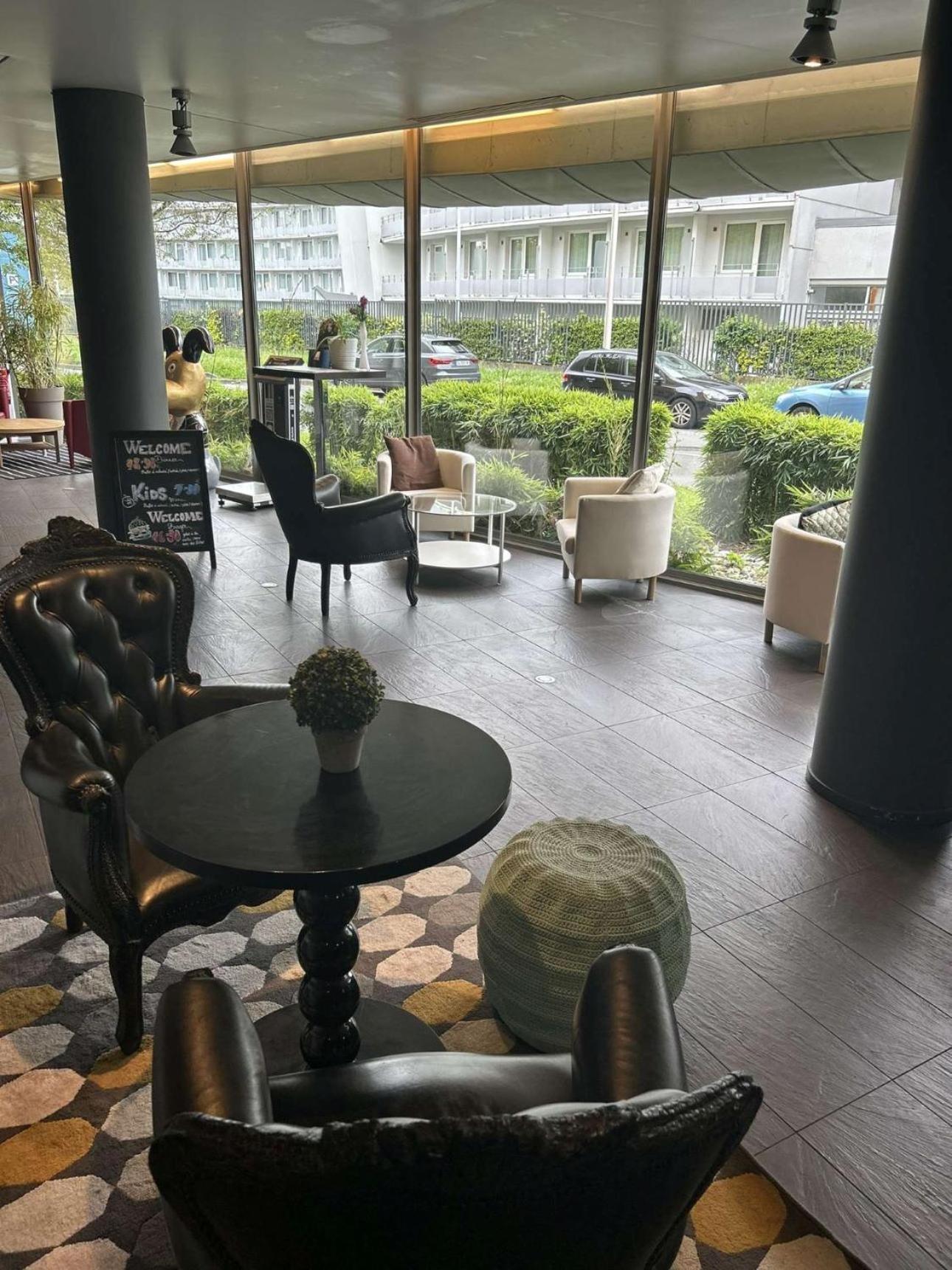 Standing Hotel Suites By Actisource Roissy-en-France Exteriör bild
