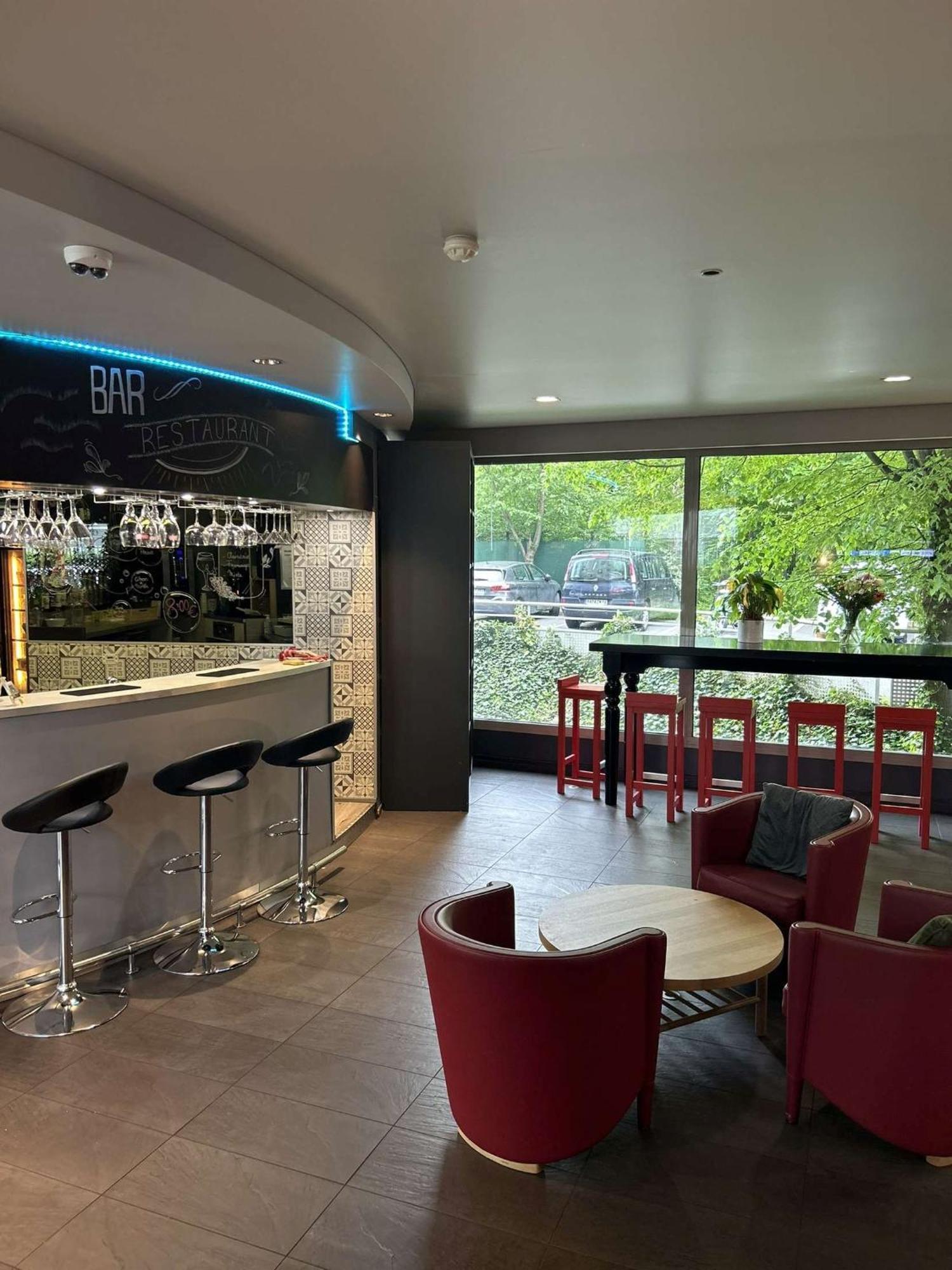 Standing Hotel Suites By Actisource Roissy-en-France Exteriör bild