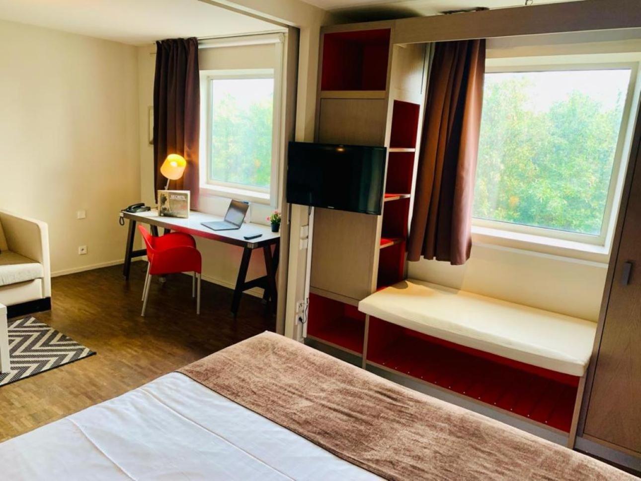 Standing Hotel Suites By Actisource Roissy-en-France Exteriör bild