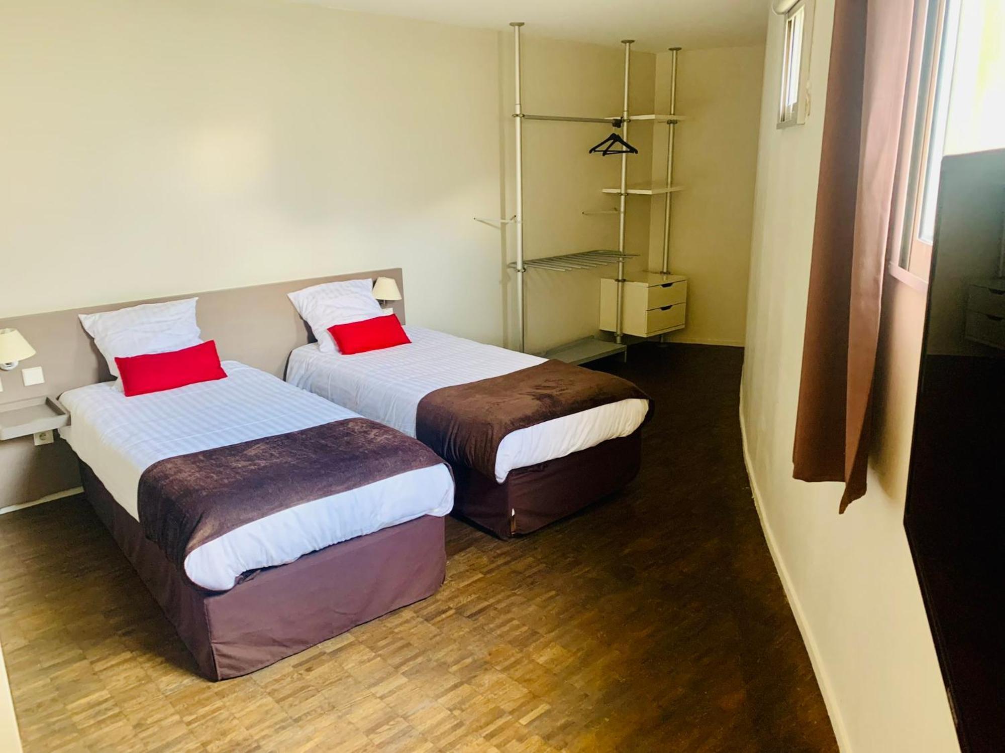 Standing Hotel Suites By Actisource Roissy-en-France Exteriör bild