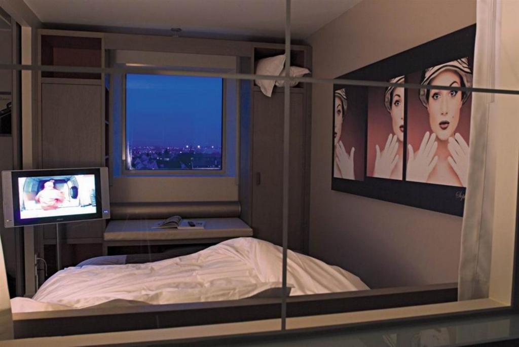 Standing Hotel Suites By Actisource Roissy-en-France Rum bild