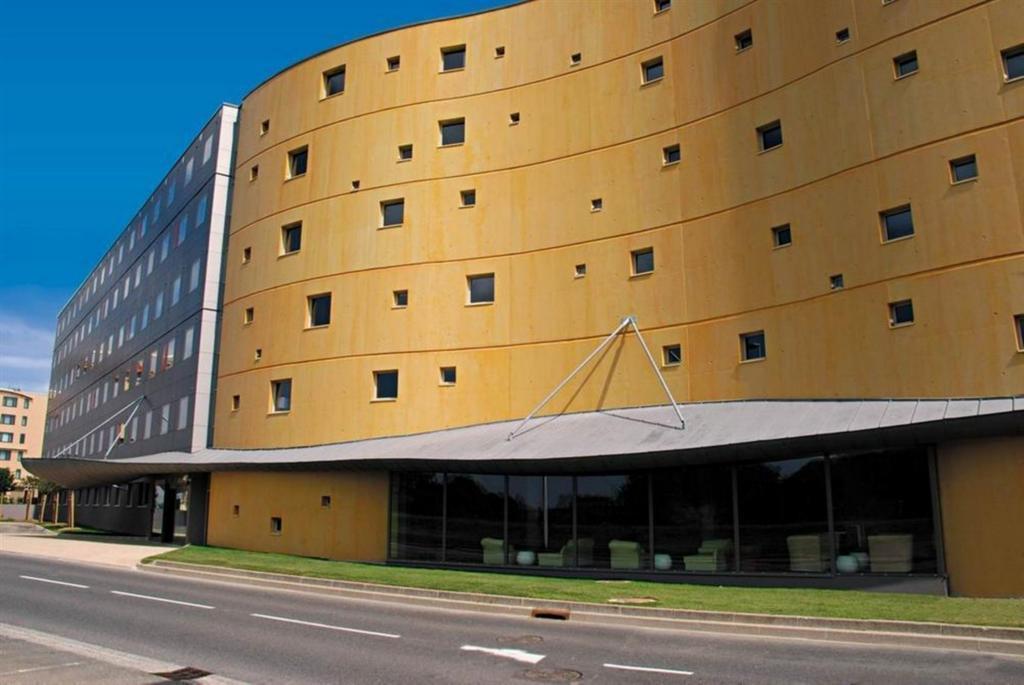 Standing Hotel Suites By Actisource Roissy-en-France Exteriör bild