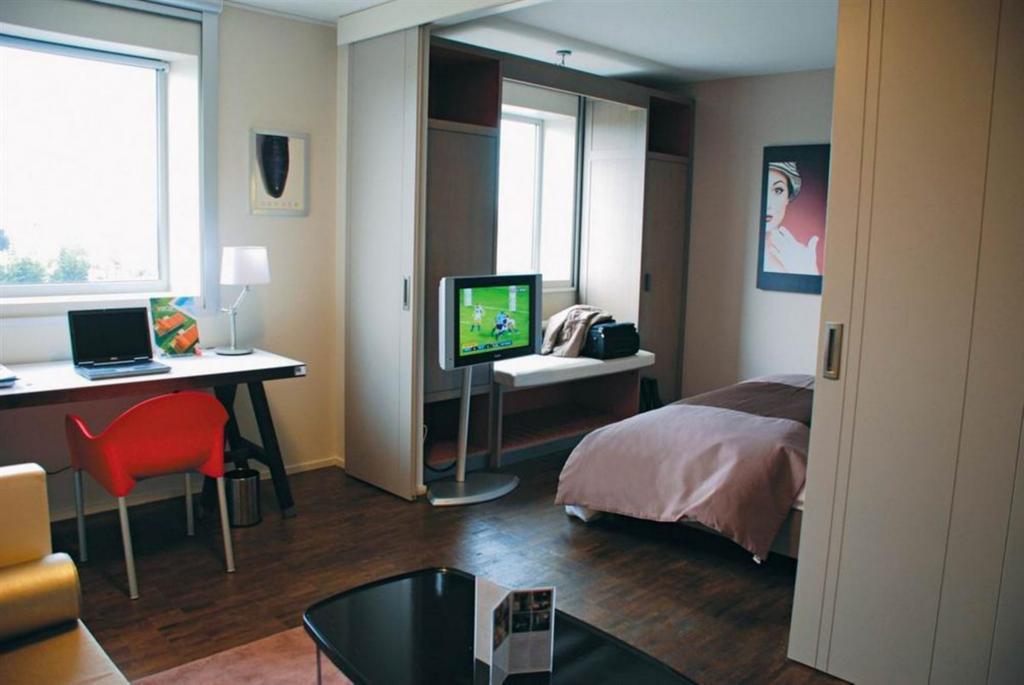 Standing Hotel Suites By Actisource Roissy-en-France Exteriör bild