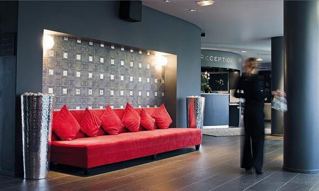 Standing Hotel Suites By Actisource Roissy-en-France Exteriör bild